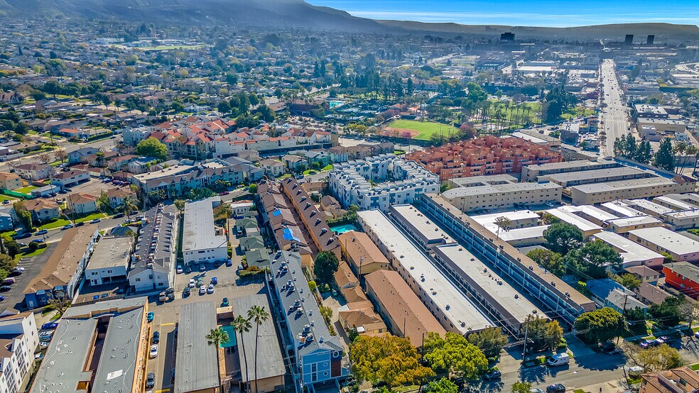 More Photos Of 1700 Grismer Ave, Burbank Apartments For Sale