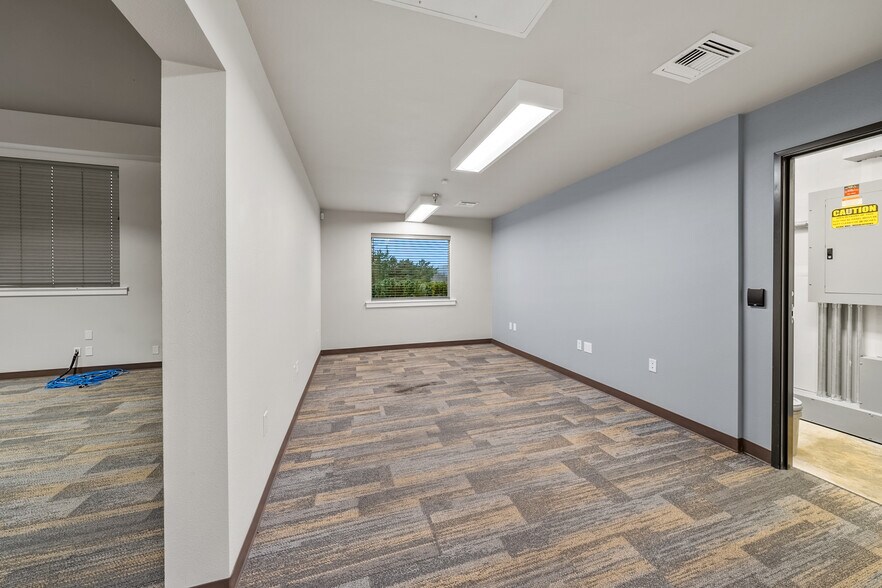 More Photos Of 2166 NW Vine St, Grants Pass Medical For Sale