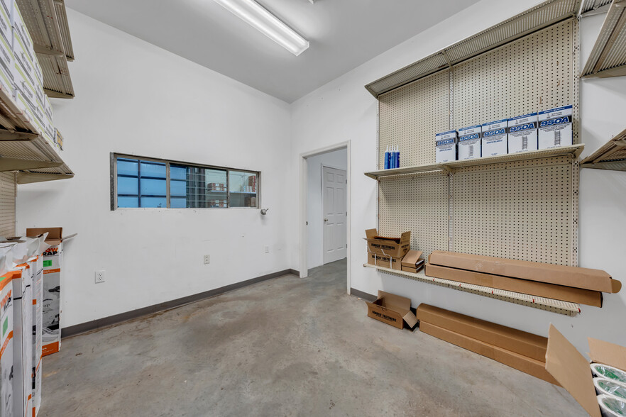 More Photos Of 25 Woodbury Hwy, Manchester Freestanding For Lease