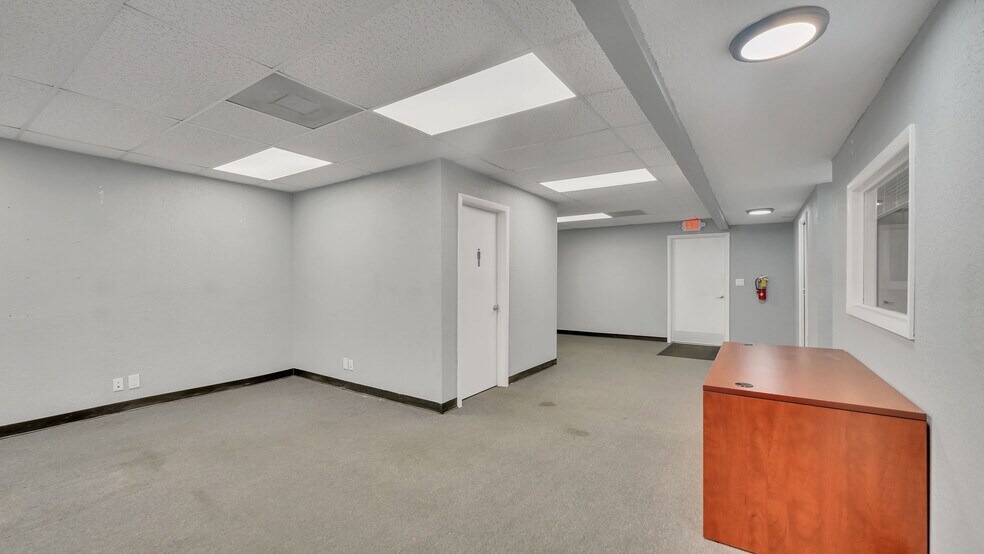 More Photos Of 10910-10920 Wiles Rd, Coral Springs Warehouse For Lease