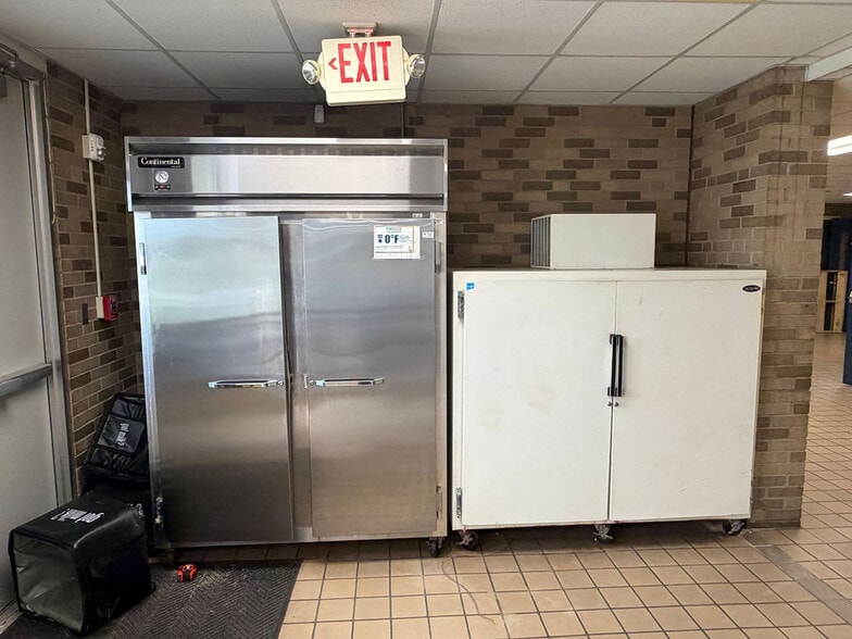 More Photos Of 1944 Iowa Ave, Saginaw Flex For Sale