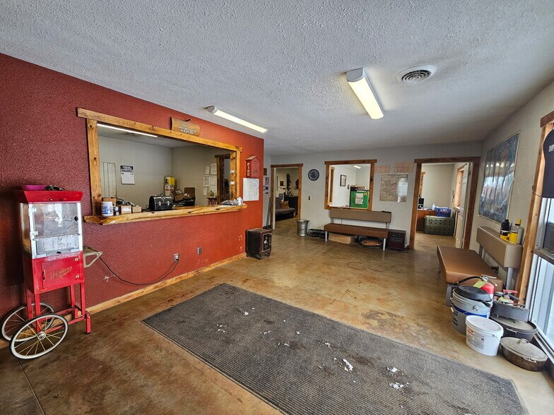 More Photos Of 1117 2nd Ave, Bingham Lake Industrial For Sale