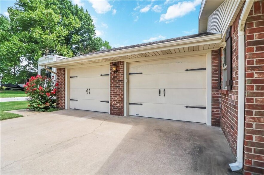 More Photos Of 5039 Primrose Rd, Springdale Specialty For Sale