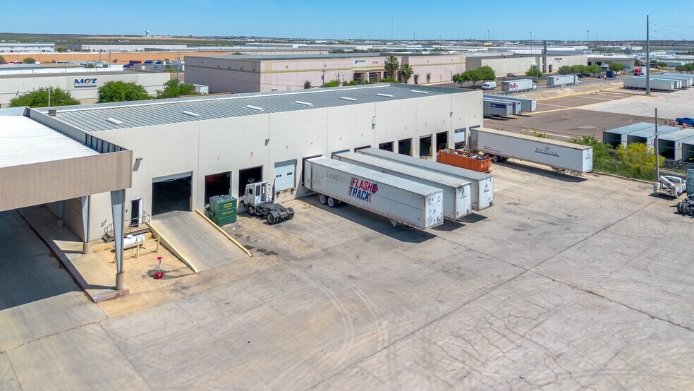 More Photos Of 12125 Jef dr, Laredo Industrial For Lease
