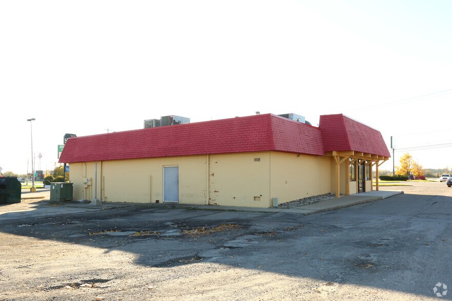 More Photos Of 4372 W Pierson Rd, Flint Freestanding For Lease