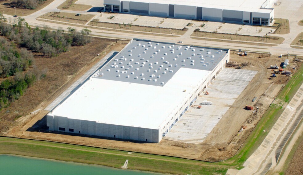 More Photos Of 10100 W Lake Houston Pky, Houston Distribution For Lease