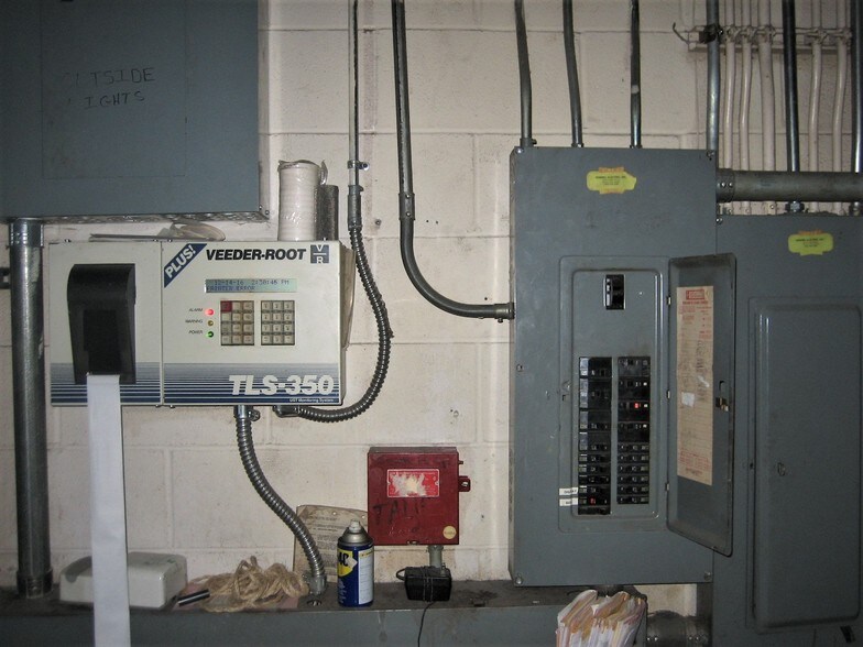 More Photos Of 5301 Seventy-six Dr, Youngstown Service Station For Sale