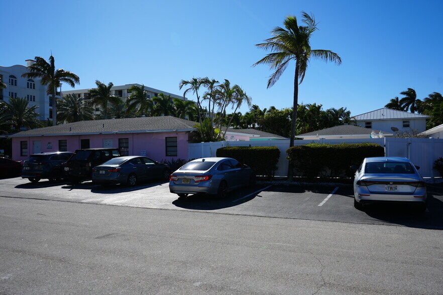 More Photos Of 100 Sandal Ln, Palm Beach Shores Apartments For Sale