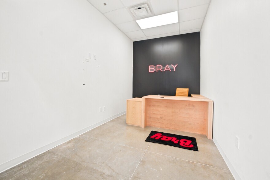 More Photos Of 8610 Potranco Rd, San Antonio Storefront Retail Office For Lease