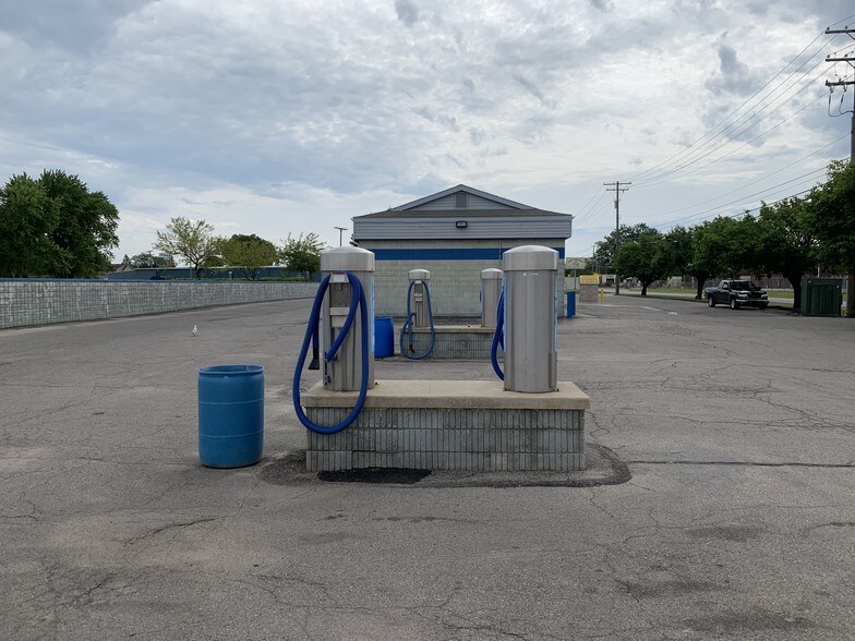More Photos Of 1510 W 7th St, Monroe Carwash For Sale