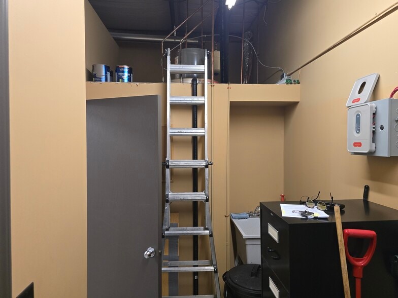 More Photos Of 5108 52 St, Red Deer Storefront Retail Office For Sale