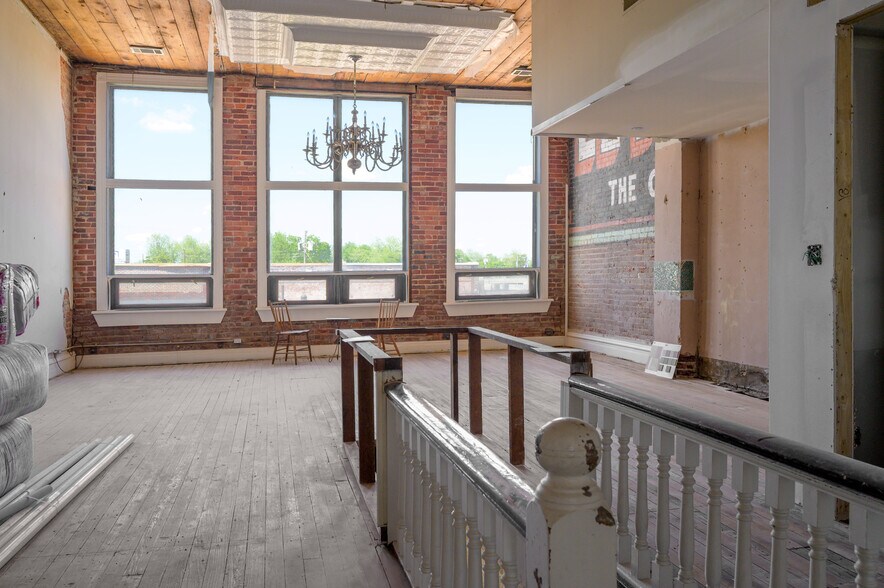 More Photos Of 120 W Main St, Denison Storefront Retail Office For Lease