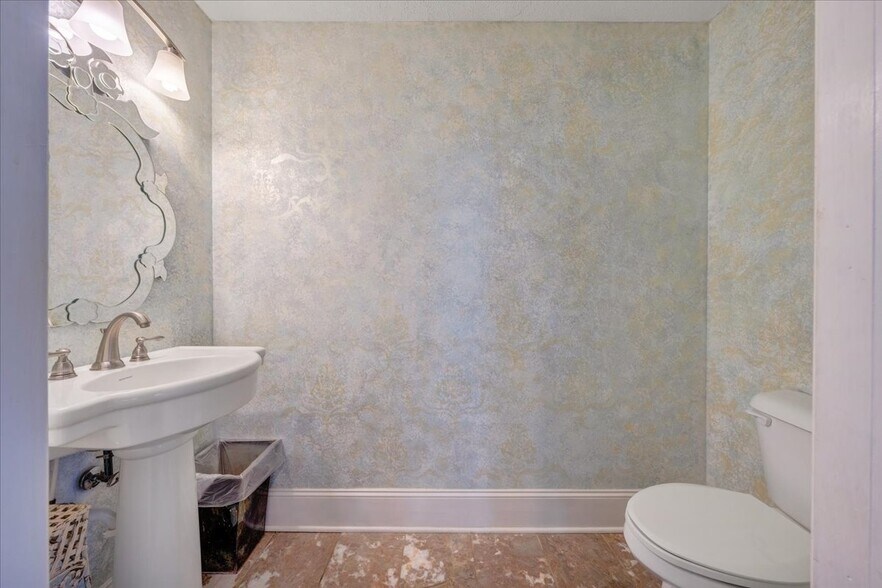 More Photos Of 812 E Main St, Bedford Lodge Meeting Hall For Sale