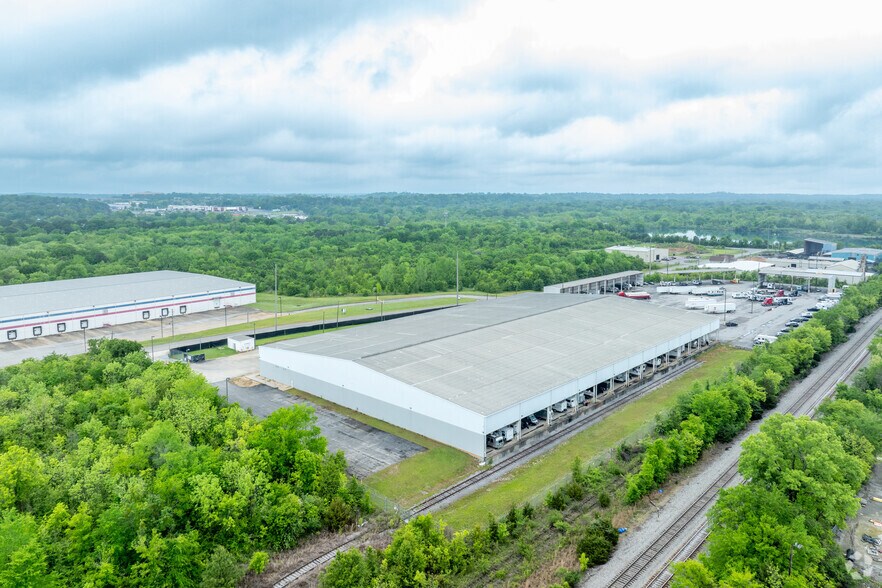 More Photos Of 1523 Midfield Industrial Blvd, Birmingham Distribution For Sale