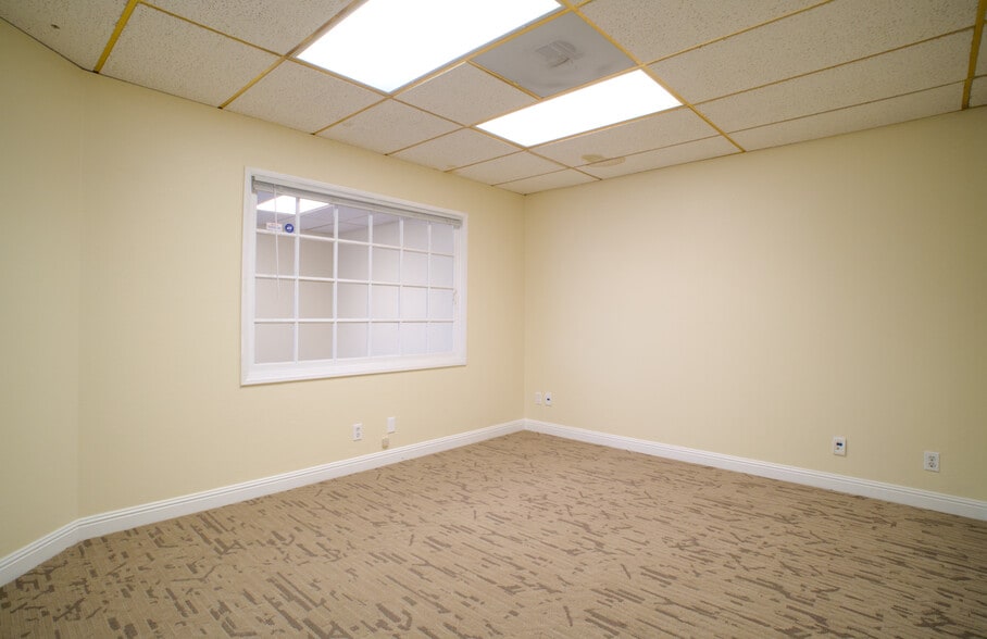 More Photos Of 300 N Tustin Ave, Santa Ana Office For Lease