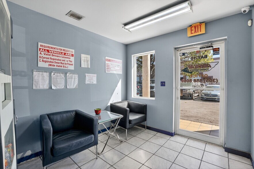 More Photos Of 9180 NW 119th St, Hialeah Warehouse For Sale