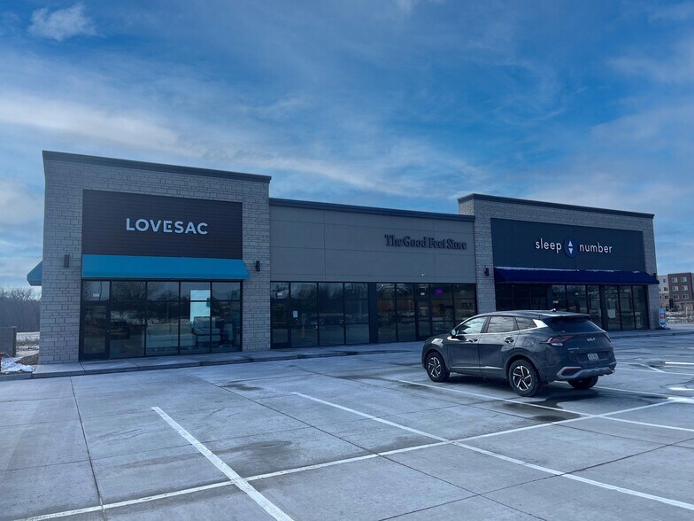 More Photos Of 2655 James St, Coralville Storefront Retail Office For Lease