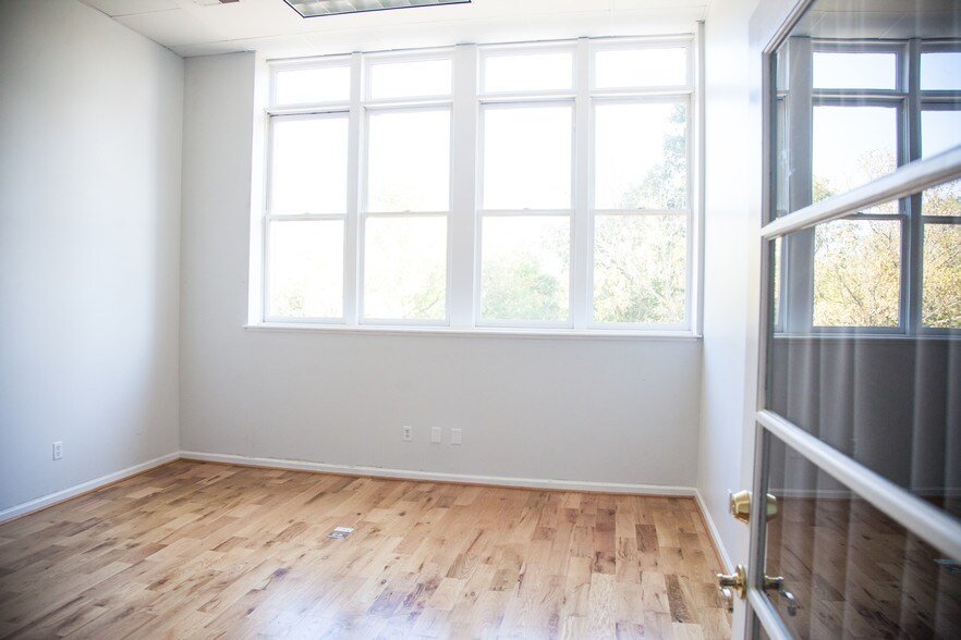 More Photos Of 100 S Mulberry St, Dickson Coworking Space