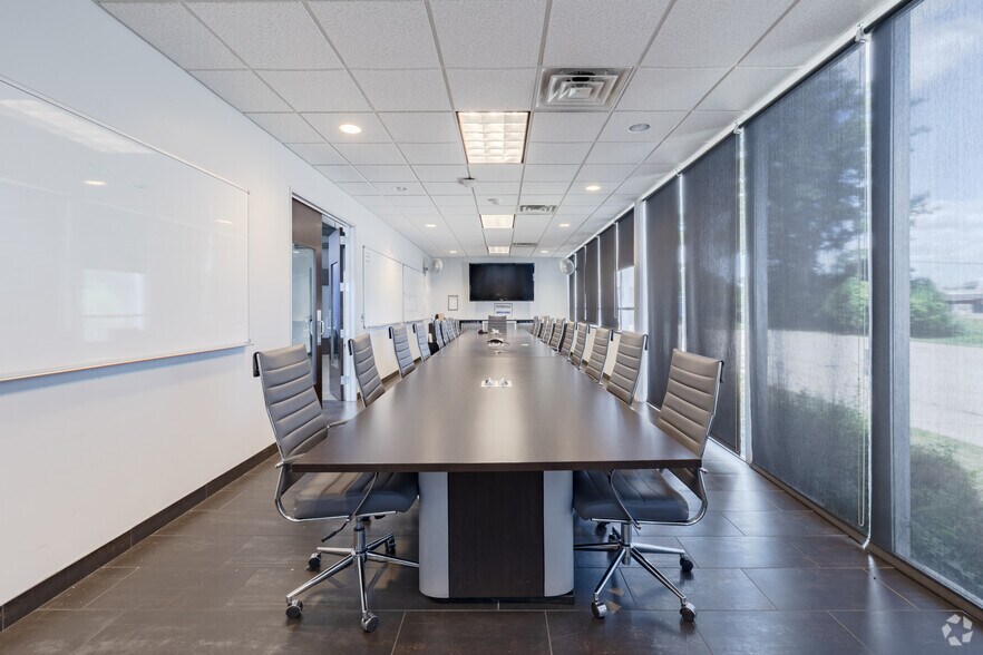 More Photos Of 12001 Farmington Rd, Livonia Warehouse For Lease