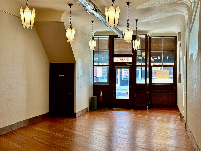 More Photos Of 216 Main St, Woodstock Storefront Retail Residential For Lease