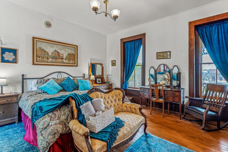 More Photos Of 703 Spring St, Granbury Lodge Meeting Hall For Sale