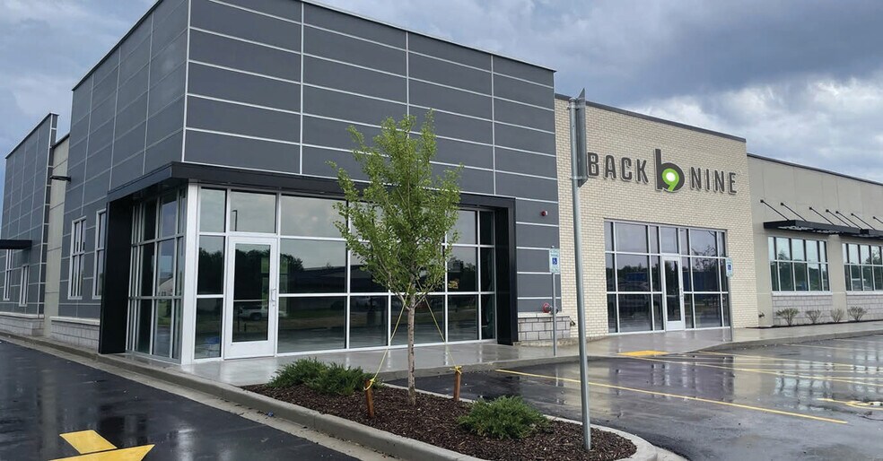 More Photos Of 825-833 N Wisconsin St, Elkhorn Freestanding For Lease