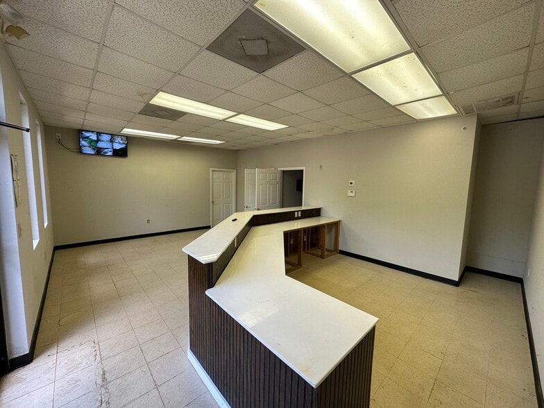 More Photos Of 4480 N Industrial Dr, Cumming Warehouse For Lease