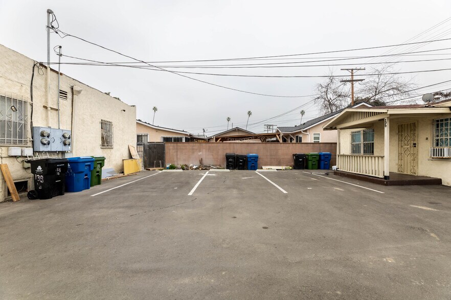 More Photos Of 136 W 82nd St, Los Angeles Multifamily For Sale