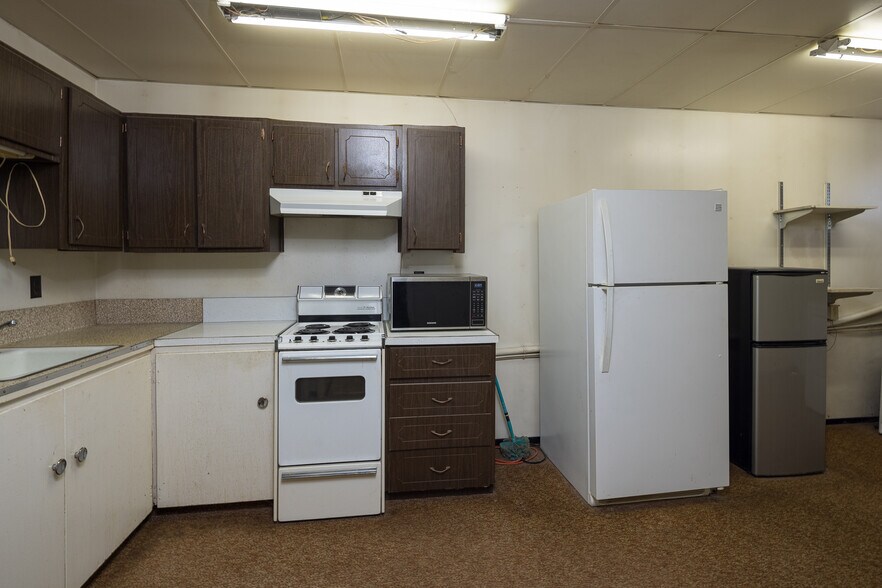 More Photos Of 15 W Main St, Green River Freestanding For Sale