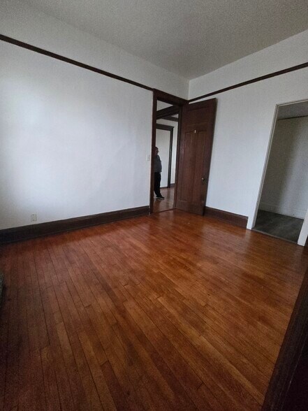 More Photos Of 924 S 19th St, Milwaukee Apartments For Sale