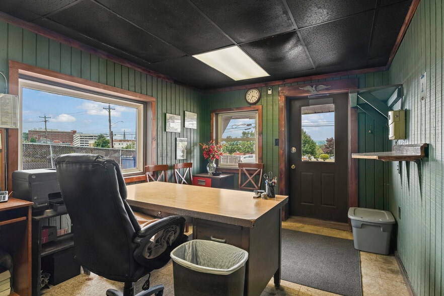 More Photos Of 111 Nott Ter, Schenectady Auto Repair For Sale