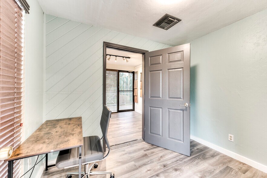 More Photos Of 1149 Periwinkle Way, Sanibel Office For Sale