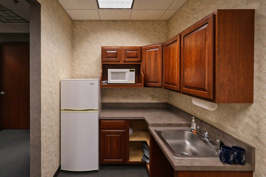 More Photos Of 1700 Park St, Naperville Office For Lease