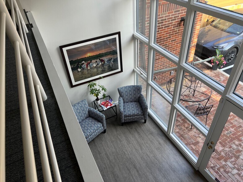 More Photos Of 403 N Henry St, Alexandria Office For Sale