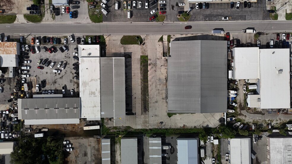 More Photos Of 313 Seaboard Ave, Venice Unknown For Lease