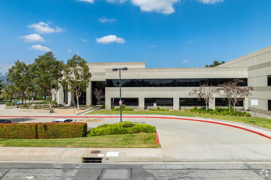 More Photos Of 300 N Lone Hill Ave, San Dimas Office For Lease