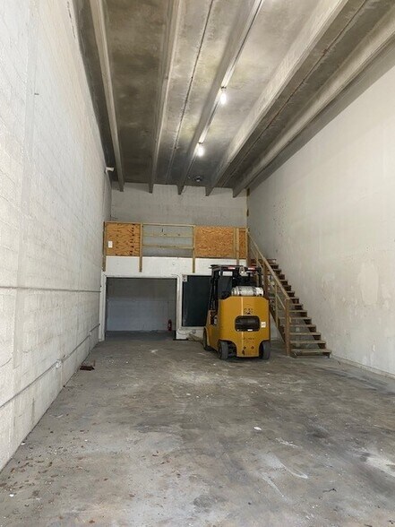 More Photos Of 1310 S Killian Dr, West Palm Beach Warehouse For Sale