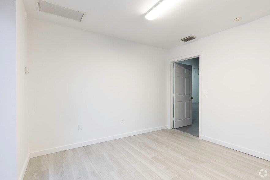 More Photos Of 805 33rd Ct SW, Vero Beach Unknown For Lease