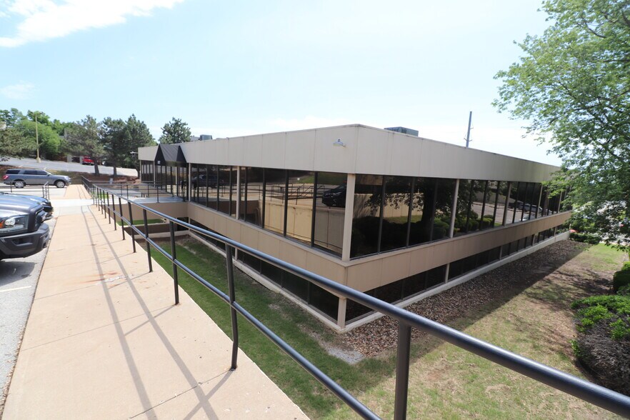 More Photos Of 6711 S Yale Ave, Tulsa Unknown For Lease