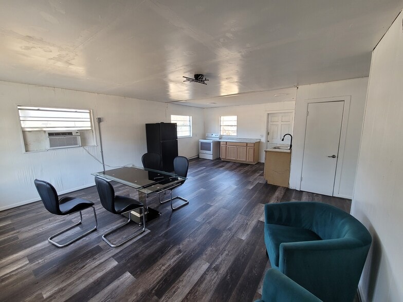 More Photos Of 4830 Gall Blvd, Zephyrhills Flex For Lease