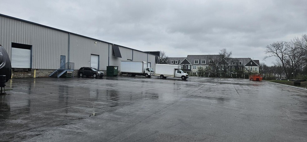 More Photos Of 1543 Columbia Ave, Franklin Warehouse For Lease