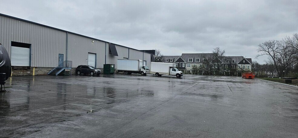 More Photos Of 1543 Columbia Ave, Franklin Warehouse For Lease