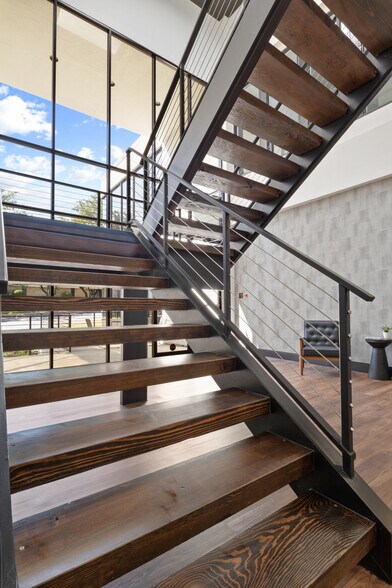 More Photos Of 3509 Hulen St, Fort Worth Office For Lease