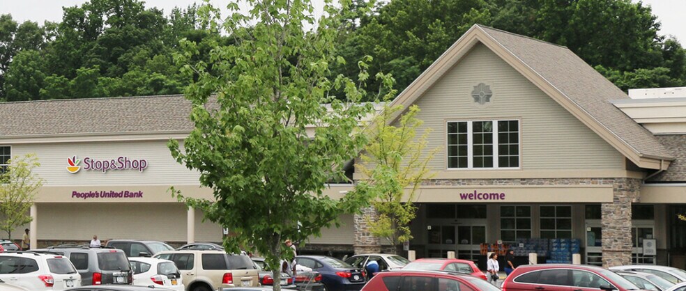 More Photos Of 3999-4001 Albany Post Rd, Hyde Park Unknown For Lease