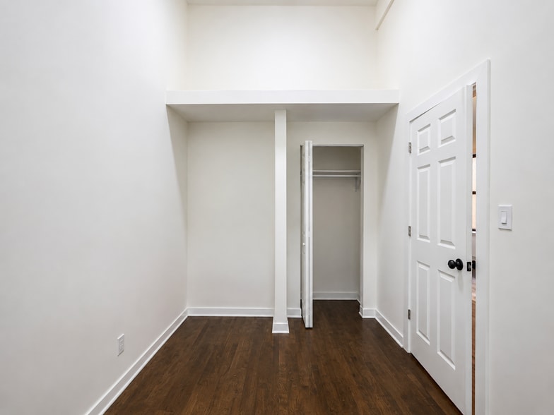 More Photos Of 8714 S Commercial Ave, Chicago Apartments For Sale