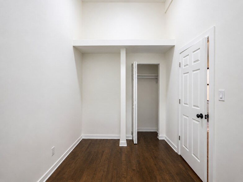 More Photos Of 8714 S Commercial Ave, Chicago Apartments For Lease