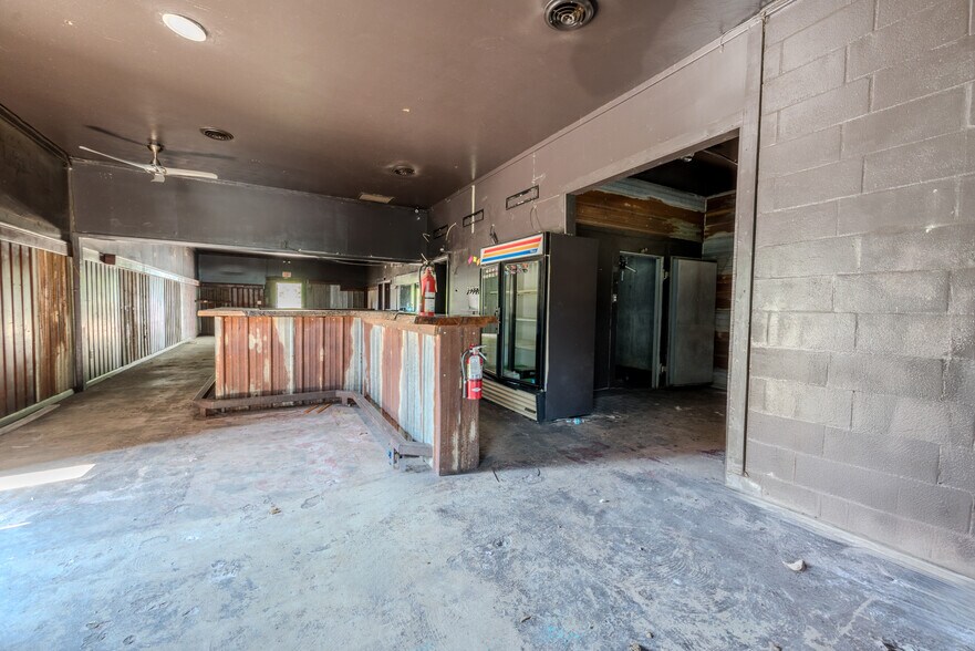 More Photos Of 19510 NE US Hwy 301, Waldo Storefront Retail Office For Sale