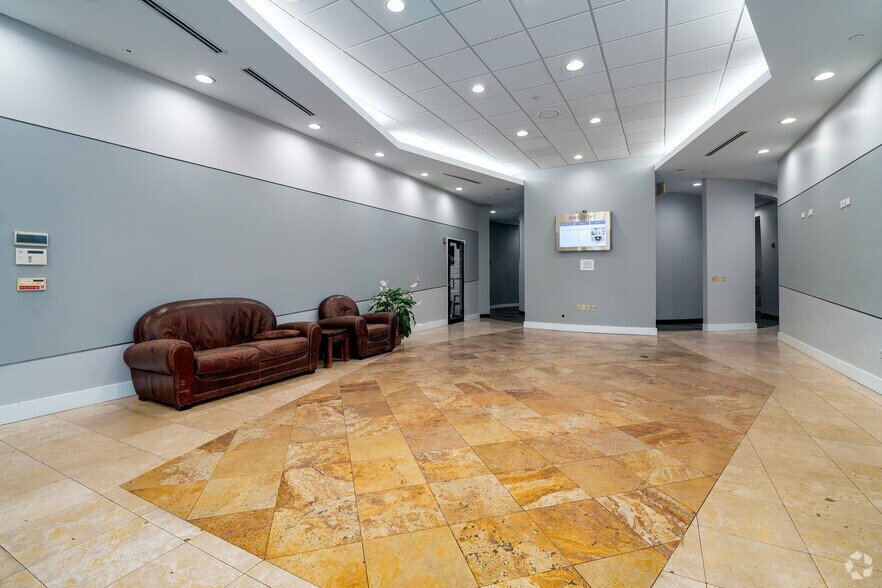 More Photos Of 1701 Park Center Dr, Orlando Coworking Space