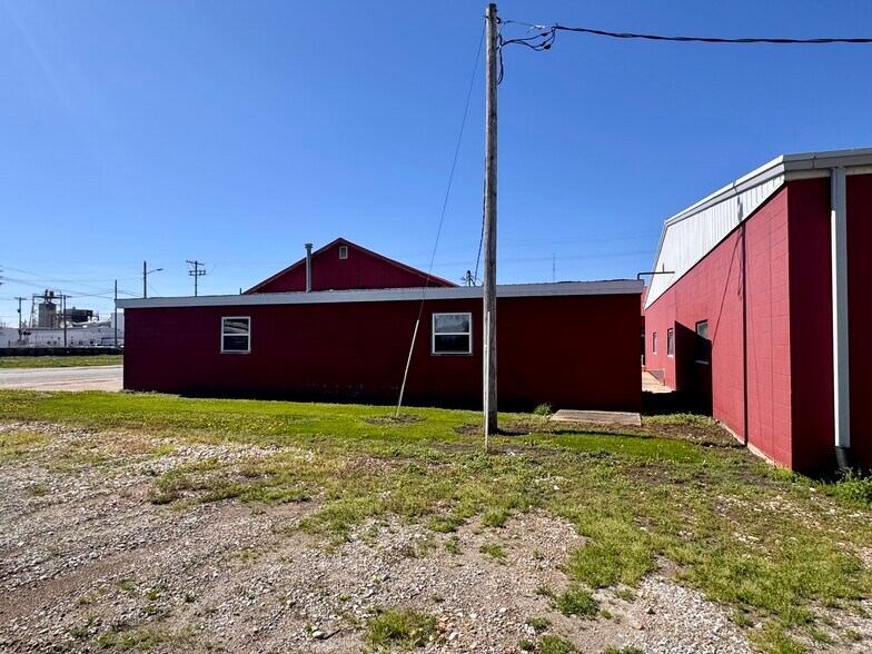 More Photos Of 205 W Main St, Bushnell Industrial For Sale