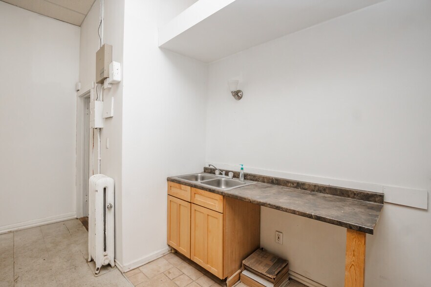 More Photos Of 1928 W Montrose Ave, Chicago Apartments For Lease